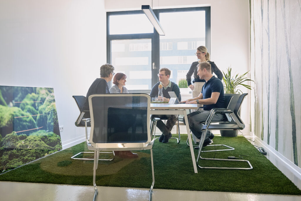 Blick ins Besprechungszimmer der Kanzlei Rambow - Steuerberater im Gespräch