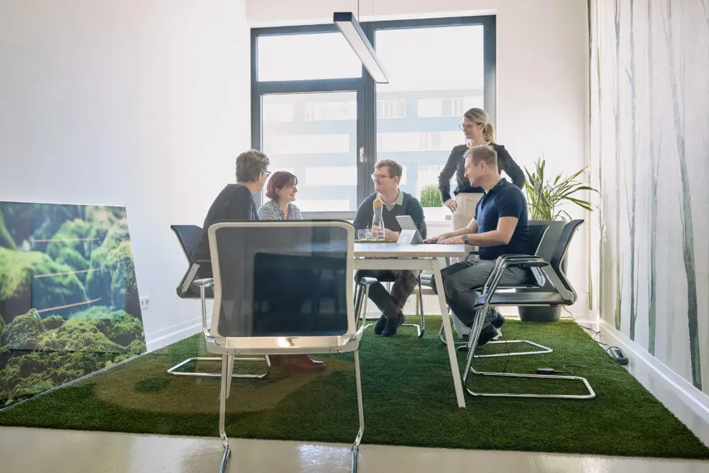 Blick ins Besprechungszimmer der Kanzlei Rambow - Steuerberater im Gespräch